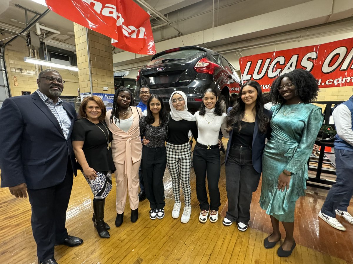 MarlonTeachTheYouth tweet media