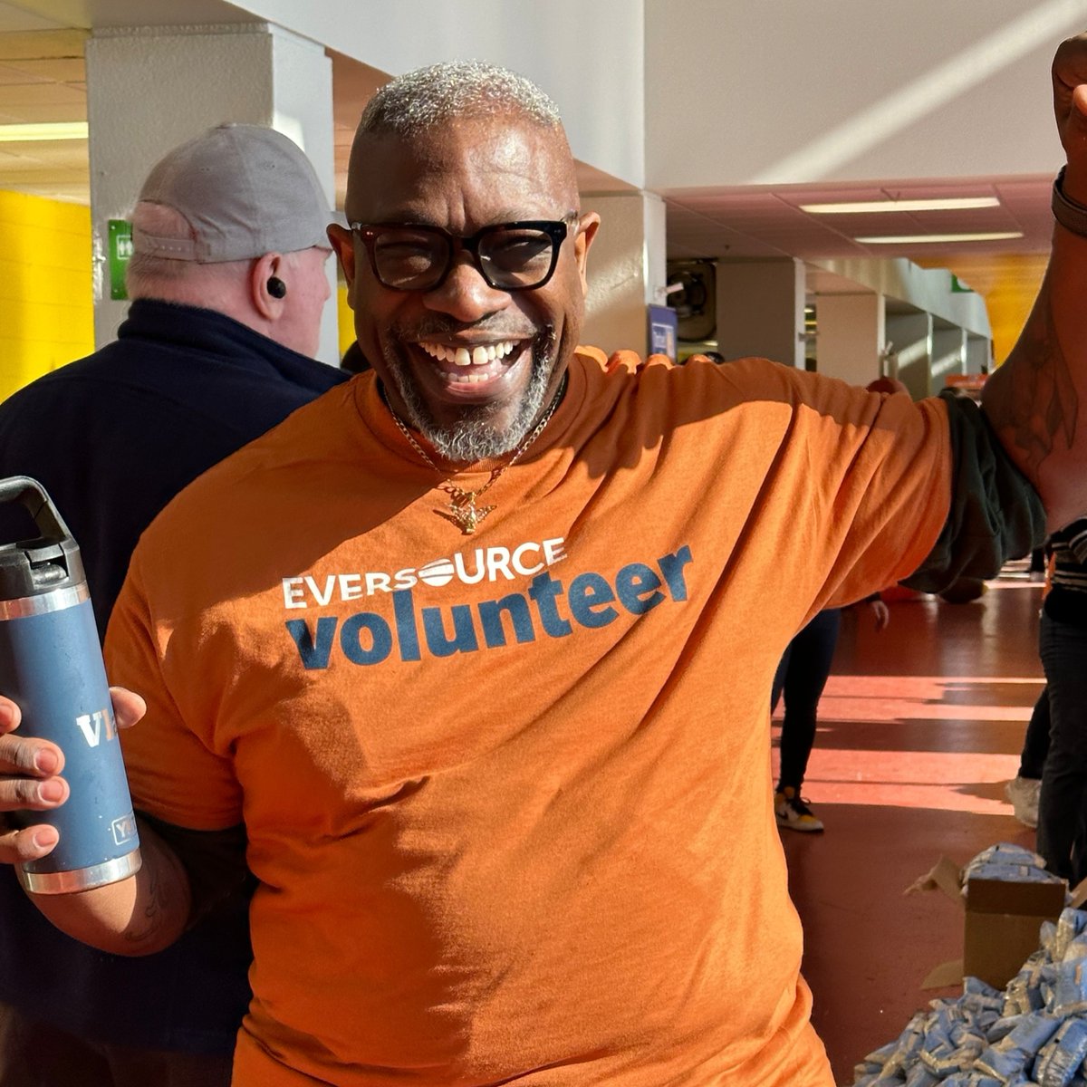UnitedWayMABay's tweet photo. Thank you @EversourceEnergy for your partnership and for your amazing staff! We appreciate everyone's hard work at #UWMBGratitude today! More about the Gratitude Project https://t.co/uE7bMjwpvd https://t.co/X16v3g1Pwt