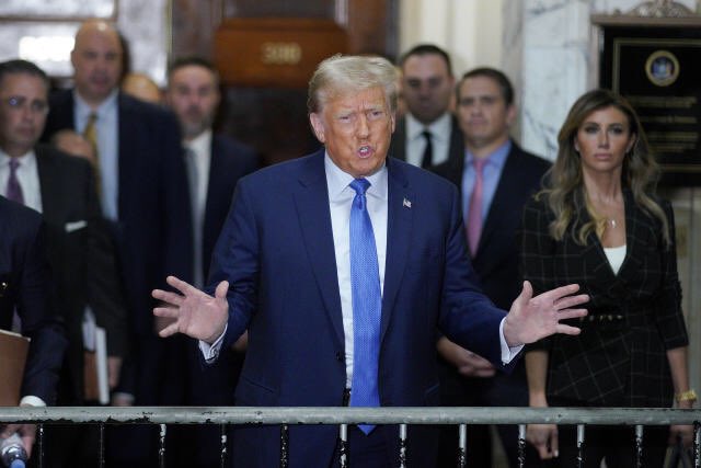 leslibless's tweet photo. New York Appellate Judge, David Friedman, has just lifted the gag order for Trump, his attorneys, and anyone else involved in his civil fraud case.  

Judge Friedman “There is cause for concern that it violated the former Presidents First Amendment Rights.” 

This gag order was imposed by Trial Judge Engoron. 

Trump & his team can now “freely comment.”