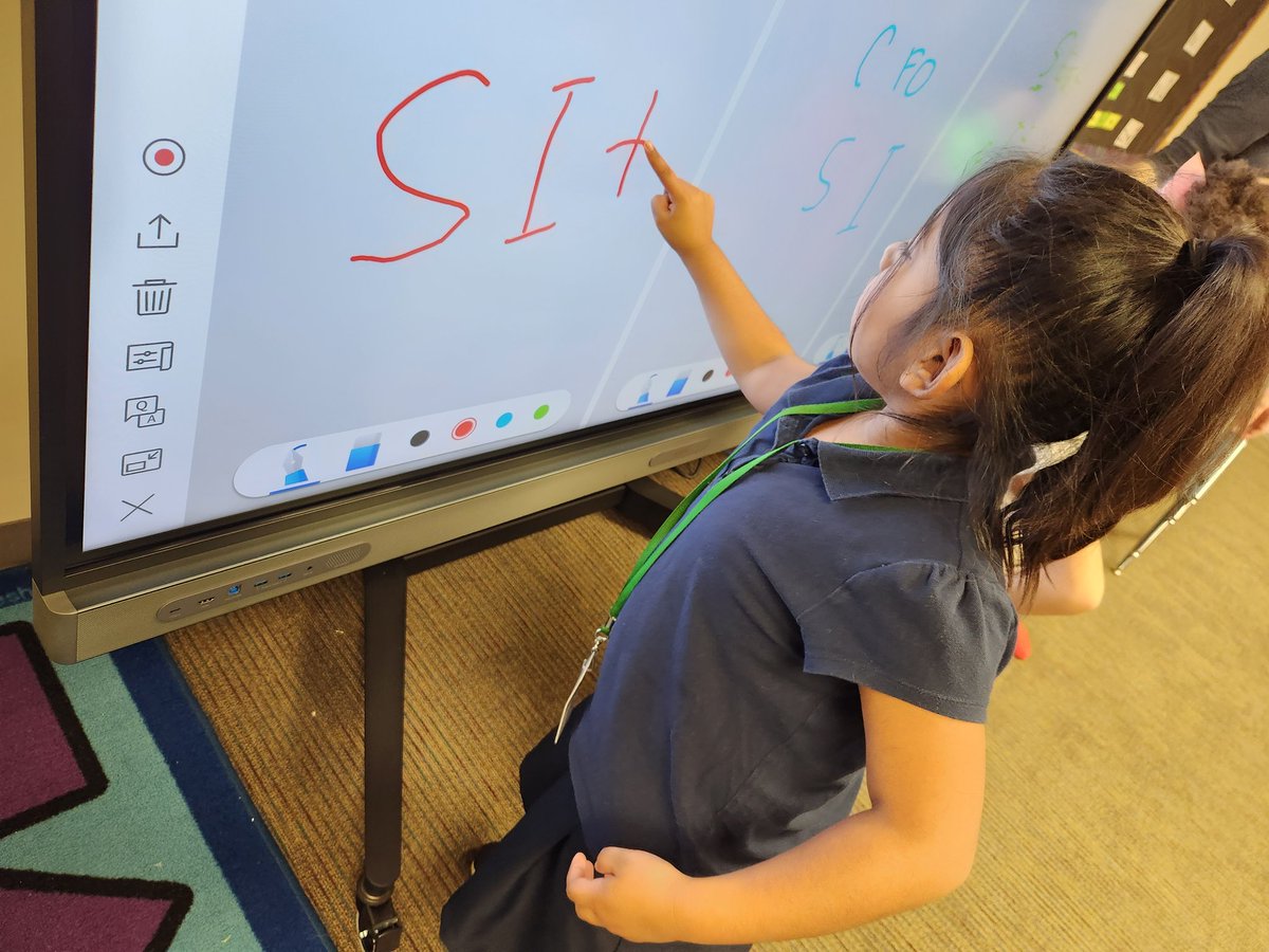MrsBronstein34's tweet photo. @teachermom82 and Ms. Volney already putting the new Interactive Flat Panels to use in their Kinder rooms! @ReynoldsElem @SISDInstTech @SISD_TheForce #blendedlearning #CIT https://t.co/hC7pGAtUnZ