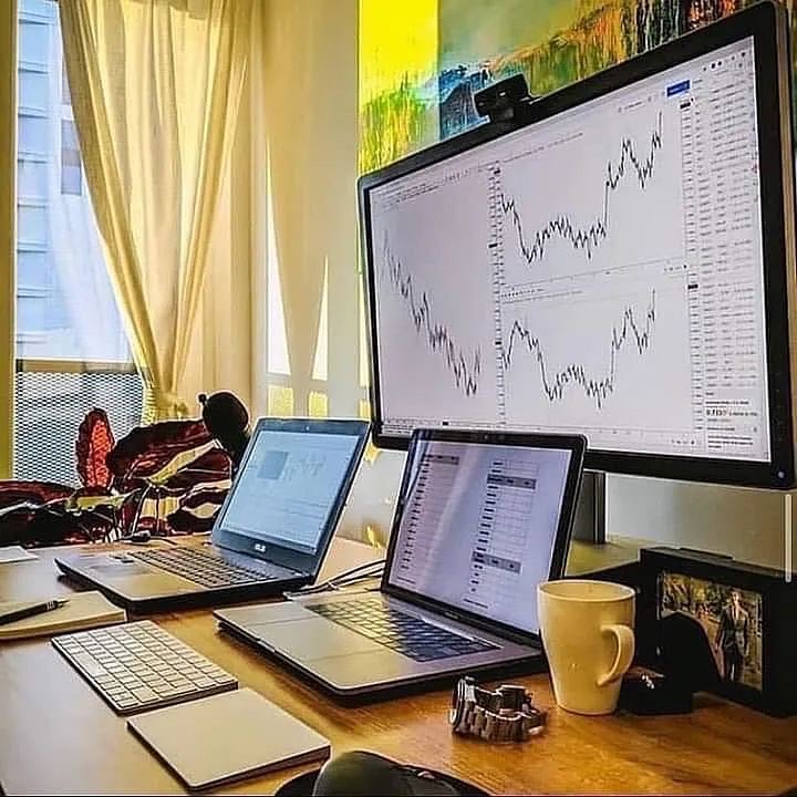 Jessica566459's tweet photo. Huge profits are guaranteed to anyone willing to invest some money into bitcoin mining investment 💯 💵 You can be free , You can live and work anywhere in the world 🌎 . Let start making money from home using my trading signals 📈📈📉 that can…” to invest and earn profits. https://t.co/4zKoF8dpWL