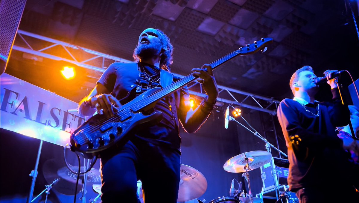 🎸 Rocking out on tour with the boys from Stellar Circuits! We're having a blast and can't wait to bring the energy to Chapel Hill, NC tomorrow. 🌟 And get ready, Greenville, SC - we're hitting The Radio Room this Saturday! Let's make these nights unforgettable!🤘