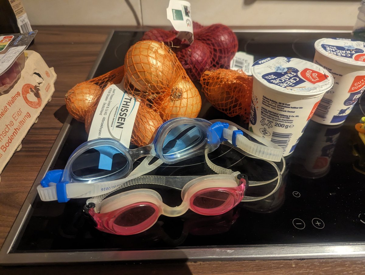 KQueenchaos's tweet photo. Heute gibts Zwiebelkuchen....
Der erste den @FreeHugsMan isst. https://t.co/B6RohNSHOz