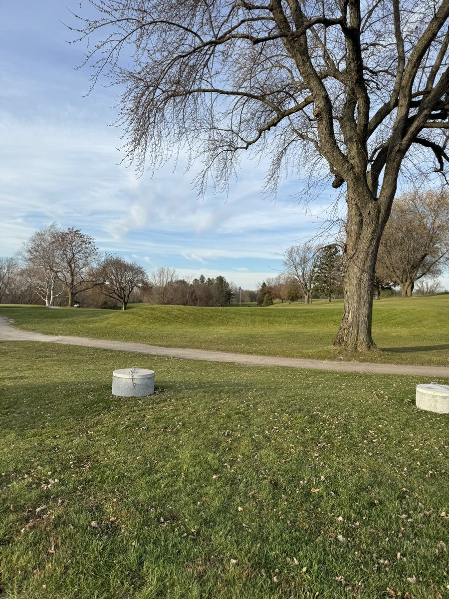 cwatts78's tweet photo. Cheers to all the golfers in SE WI that got to play outside today! Cheers to those of us that did it in shorts! 😎

Also, thank you to all the weather people for the outstanding weather! #WhatWind 

@Mark_Baden @BrianNizTMJ4 @LindseySlaterTV @SamKuffelWx @Tom_Wachs @NWSMilwaukee https://t.co/fzGGaEgsms