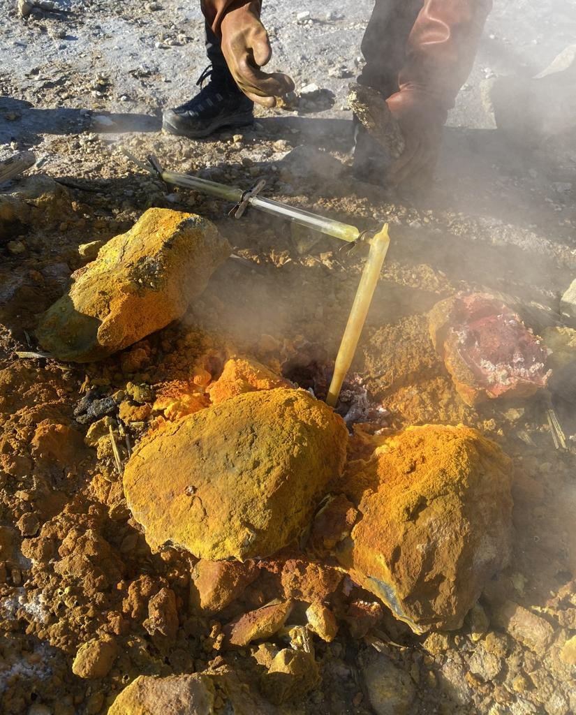 Every month some of our members, in collaboration with INGV, carry out the sampling of fumaroles from Bocca Grande and Bocca Nuova in the Solfatara crater to study the temporal evolution of the system and to improve the knowledge of deep processes governing its degassing.