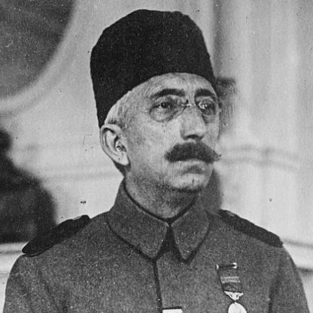 say_cem's tweet photo. Bugün son Osmanlı Padişahı Vahdettin'in İstanbul'daki İşgal Kuvvetleri'ne sığınıp İngiliz savaş gemisi Malaya'yla ülkemizden kaçmasının 101. yıldönümü. 🇹🇷 https://t.co/oSzR5jQuNM