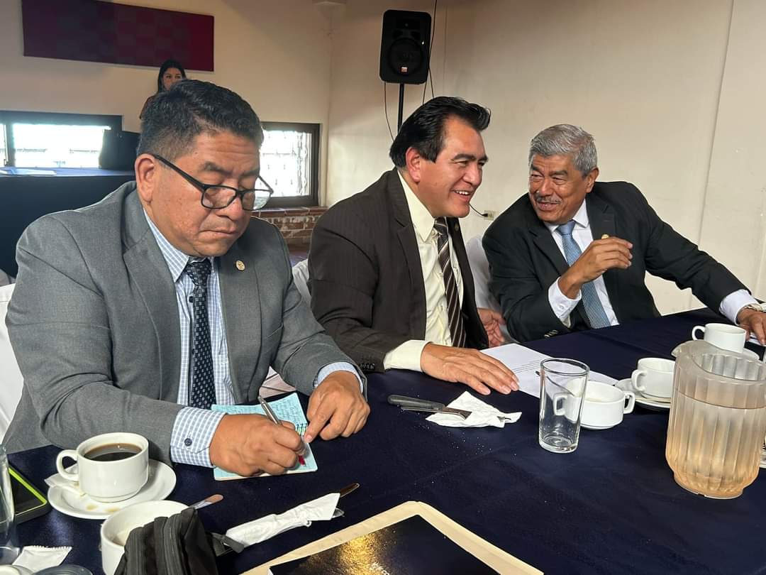 urnghuehue's tweet photo. El Diputado Pedro Saloj y los diputados Emilio Maldonado y Carlos Mencos expresaron su apoyo al anteproyecto y a la propuesta del presidente. https://t.co/V6F9eMc4QY