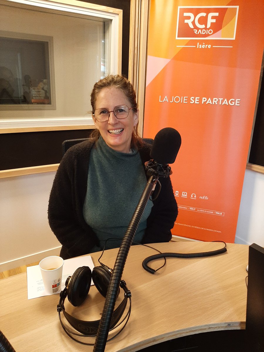 Je reçois demain à 12h15 sur .<a href="/RCFIsere/">RCF Isère</a> 103.7 la photographe Suzanne Porter qui a ouvert la Galerie Clik à Grenoble !  <a href="/PascalClouaire/">Pascal Clouaire</a> <a href="/cferrari_38/">Christophe FERRARI</a> <a href="/IsereCulture/">Culture.Isère</a> <a href="/MChBordeaux/">Marie-Christine Bordeaux</a> <a href="/WerlyCH/">Richard Werly</a> <a href="/yvesthreard/">Yves Thréard</a> <a href="/JPBARBIERISERE/">Jean-Pierre BARBIER</a> <a href="/pcurtaud/">Curtaud Patrick</a> <a href="/HenriBaile/">Henri Baile</a> @m_cambon <a href="/ArtAbs/">Art Absolument</a> <a href="/gazette_drouot/">La Gazette Drouot</a> <a href="/ledauphine/">Le Dauphiné Libéré</a>