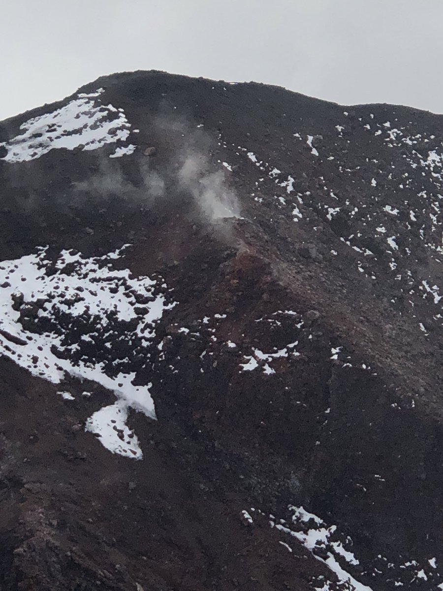 jrambaud's tweet photo. Hace 5 años hoy. Caminando entre #nieve #fumarolas y #cenizas con #tormenta nocturna incluida #Etna #Sicilia #Volcano https://t.co/fU1MUMaoTr