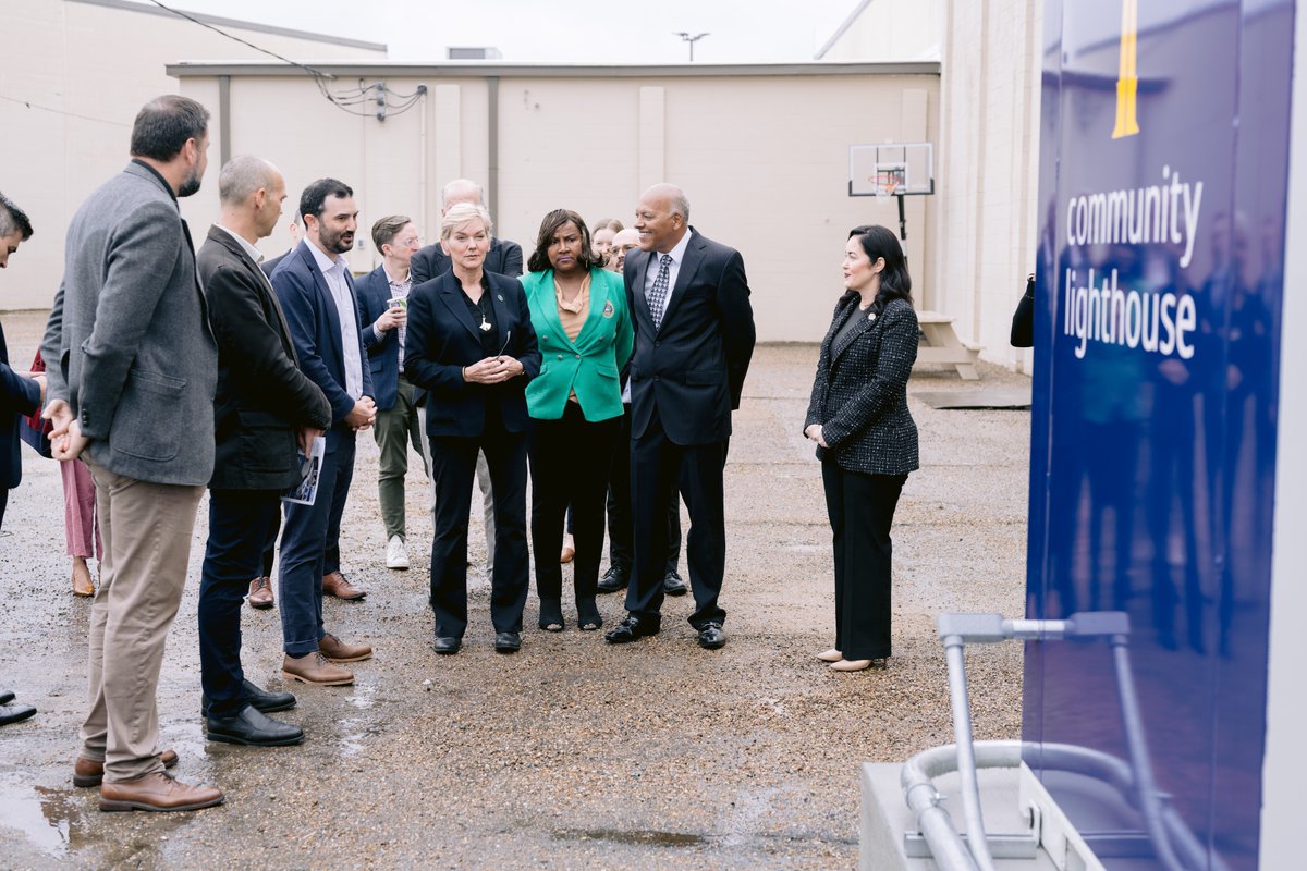 Tog4LA's tweet photo. Sec. Granholm said, "We are thrilled to celebrate the completion of the seventh #CommunityLighthouse in Louisiana. This project is a testament to the power of grassroots organizations and their commitment to creating resilient and sustainable communities." https://t.co/0IJMr6dfK7