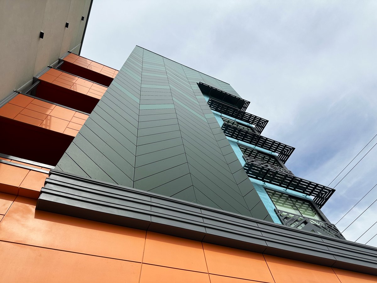 WallPanelSystem's tweet photo. A well-designed exterior system contributes to the overall performance, longevity, and visual appeal of a structure. At WPS, we will ensure that you choose a cladding solution that meets your project's needs. 

System: ES-400 
Panel Material: Phenolic https://t.co/RkNQycTlkc
