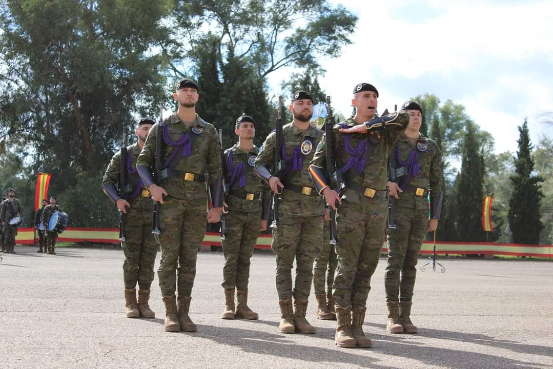 FUTER_ET's tweet photo. La #BrigadaGuzmanelBueno X realiza el concurso de escuadras de gastadores 🪓⛏️🪚 correspondiente a los actos del Día de la #BRIX con la victoria del Batallón Lepanto 🏆 #RI2. El orden cerrado, fomenta la disciplina, la cohesión y el espíritu de equipo 💪🏻 #SedFuertesenlaGuerra https://t.co/SK7z508knd