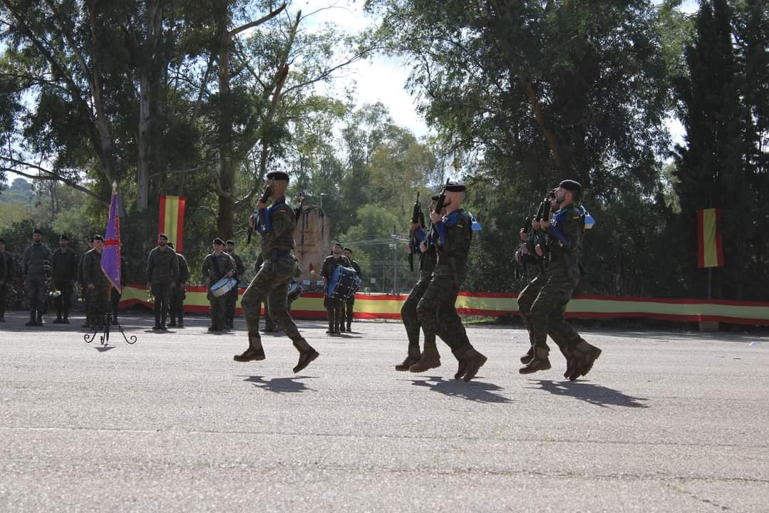 FUTER_ET's tweet photo. La #BrigadaGuzmanelBueno X realiza el concurso de escuadras de gastadores 🪓⛏️🪚 correspondiente a los actos del Día de la #BRIX con la victoria del Batallón Lepanto 🏆 #RI2. El orden cerrado, fomenta la disciplina, la cohesión y el espíritu de equipo 💪🏻 #SedFuertesenlaGuerra https://t.co/SK7z508knd