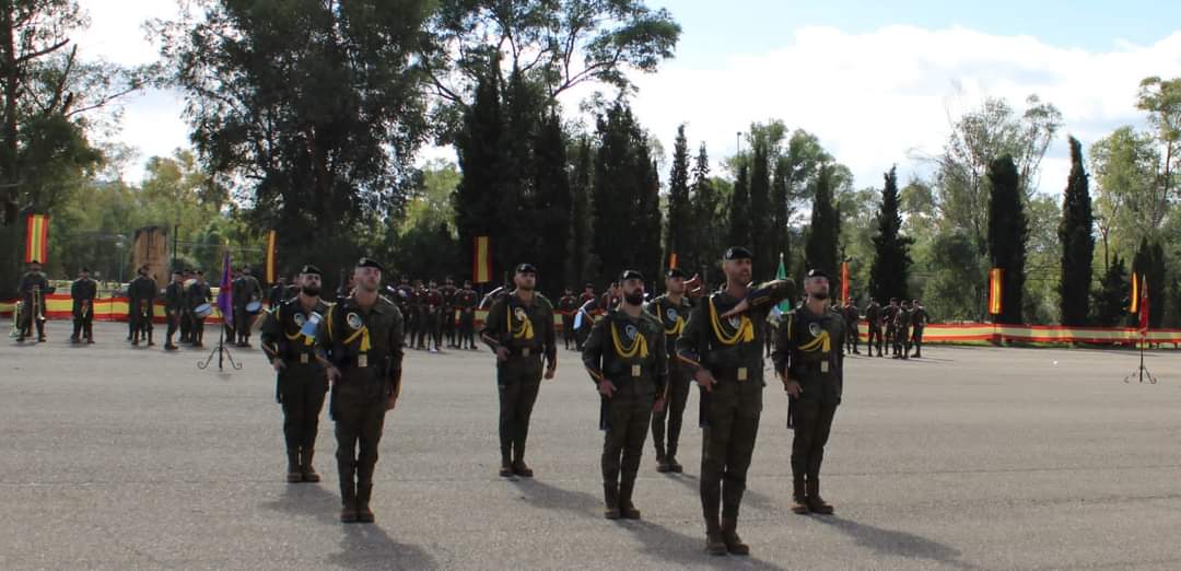 FUTER_ET's tweet photo. La #BrigadaGuzmanelBueno X realiza el concurso de escuadras de gastadores 🪓⛏️🪚 correspondiente a los actos del Día de la #BRIX con la victoria del Batallón Lepanto 🏆 #RI2. El orden cerrado, fomenta la disciplina, la cohesión y el espíritu de equipo 💪🏻 #SedFuertesenlaGuerra https://t.co/SK7z508knd