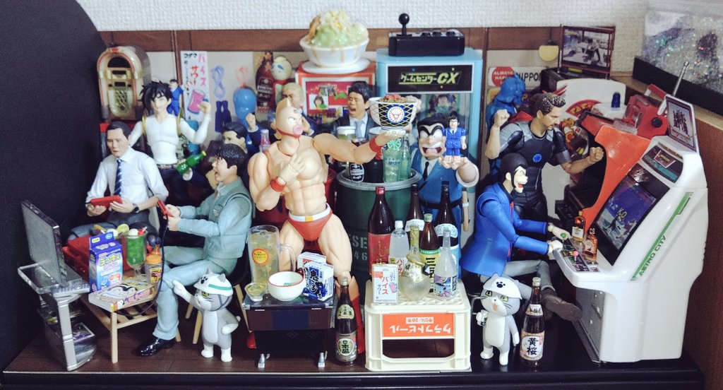 windclock33's tweet image. Twitterで見たオモ写が大好きで、真似てちまちま遊んでいます☺
駄菓子立ち飲みゲーセン屋…？　大好きなみんなと呑みながらゲームしたいという夢✨