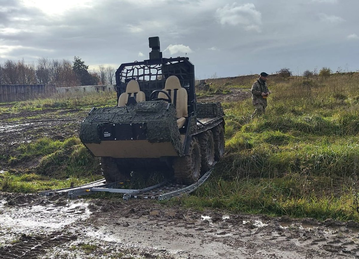 EasiBridge's tweet image. Can your ladders do this?
Great days testing with
@BritishArmy #ArmyWarfightingExperiment (AWE).
2.4Te UGV
6No. 1.2m sectional ladders
25% overstress….Repeated 8 times
#MilitaryTechnology #DefenceProcurement #Innovation #AWE #OnTheSoldier #BluntAndDislocate #TrialAndDevelopment