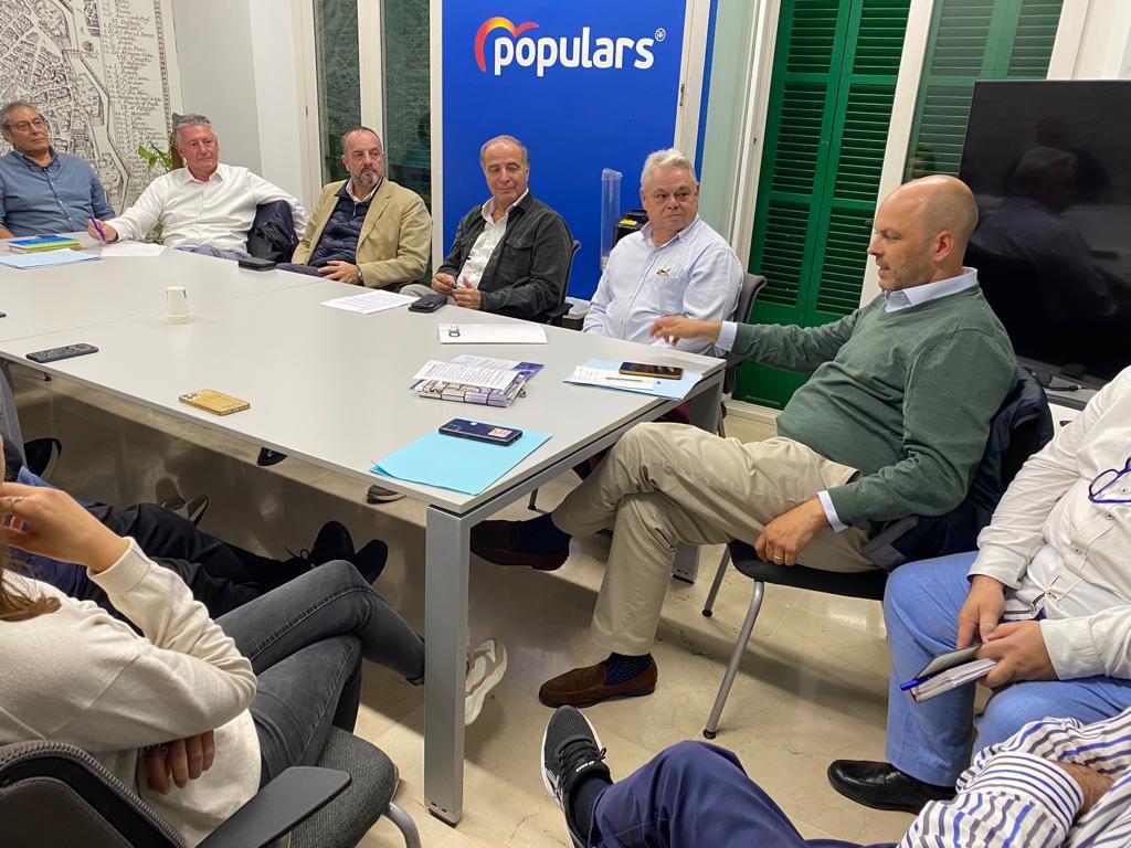 Reunión en la sede de la Comisión del Comercio Especializado del #PP de #Palma ayer 15/11/2023

<a href="/popularespalma/">PP Palma</a>