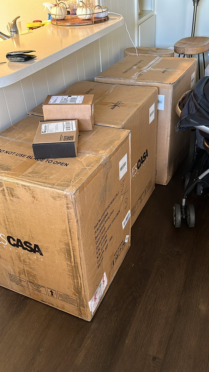 MahGomesugc's tweet photo. Packages I just got this week! Lots of content to film! 📸👩🏻‍💻💸🥂 

#ugccommunity #UGCcreator #ugccreators #ugcjourney https://t.co/CJWqKqWox9