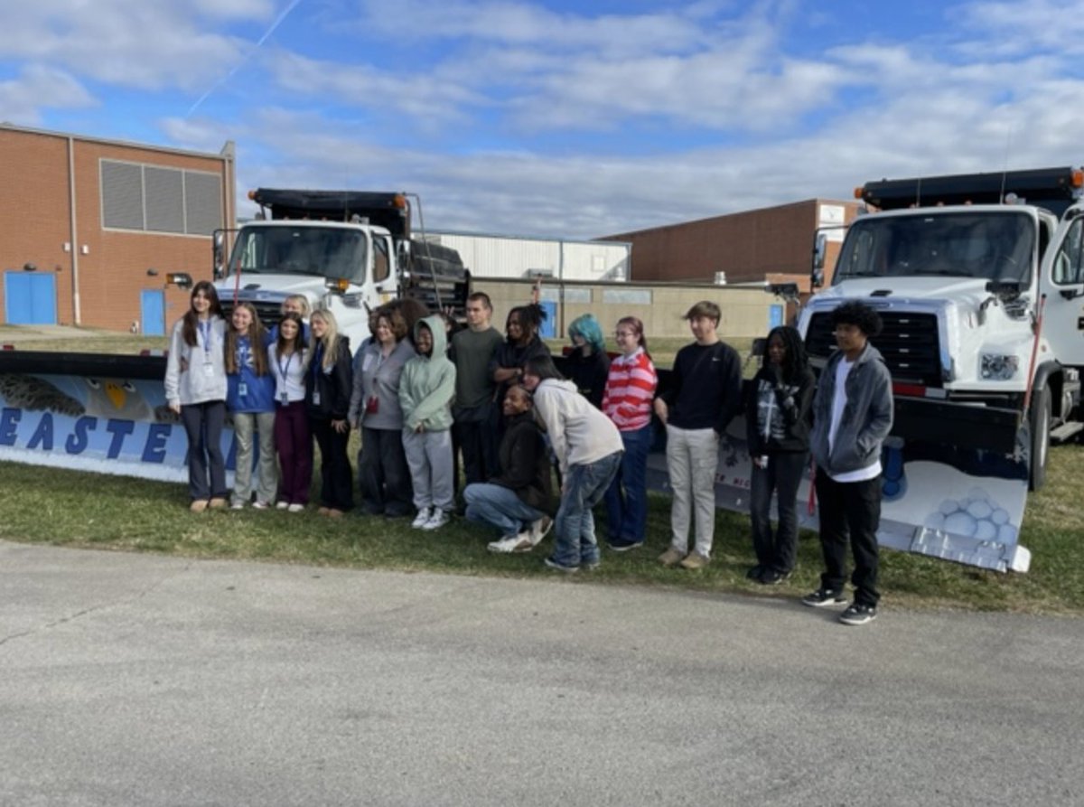❄️ PAINTED PLOWS | Eastern and <a href="/Waggener_JCPS/">Waggener High School</a> art students showed off their artistry on snowplows that the <a href="/KYTC/">Kentucky Transportation Cabinet</a> will be driving around Louisville this winter!

Check it out! ⬇️ #WeAreJCPS