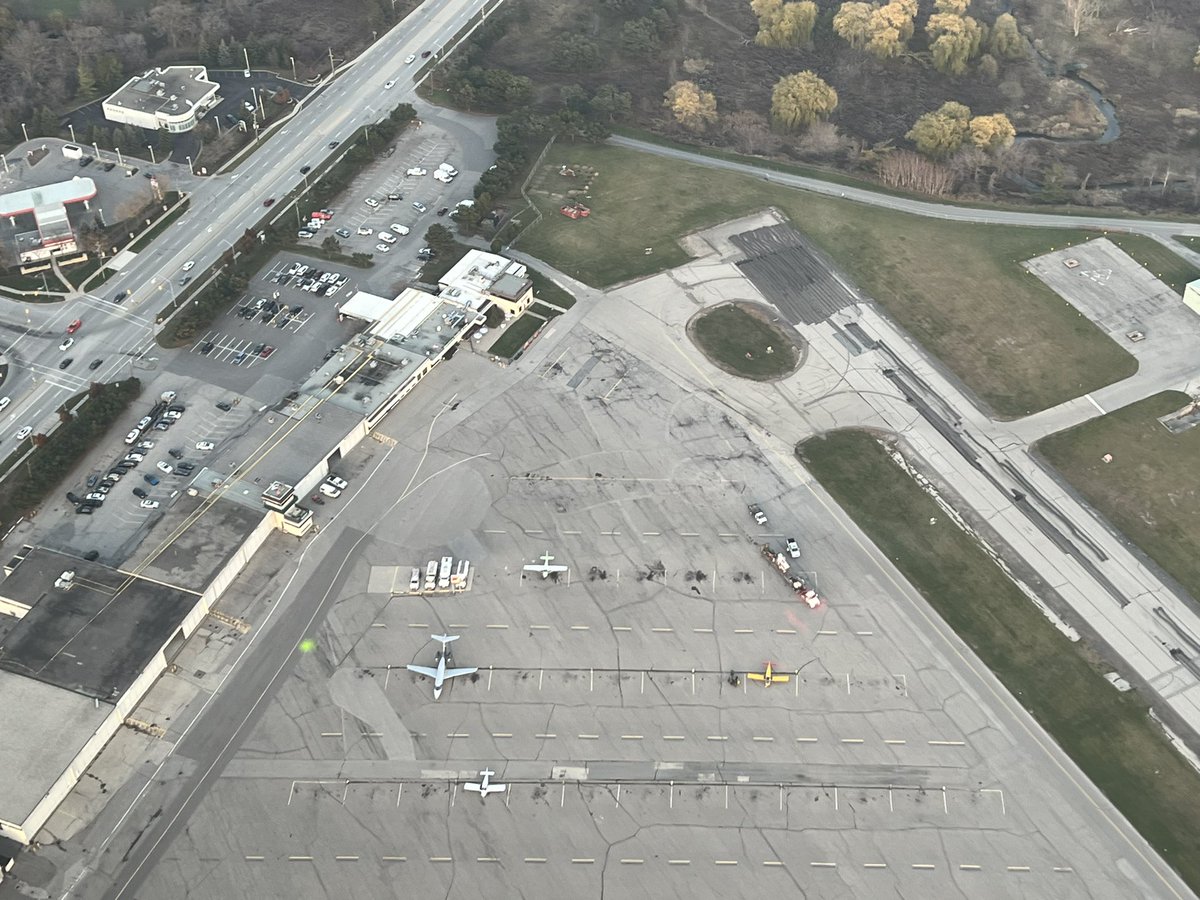 HockCityNews's tweet photo. Markham’s Buttonville Airport not wasting time in closing. Tenants have been asked to clear within the next 7 days. Runway 21/03 has been closed with markings removed. Ramp nearly empty. Operations will cease on Nov 30, 2023. https://t.co/QKoFPGE0Gf