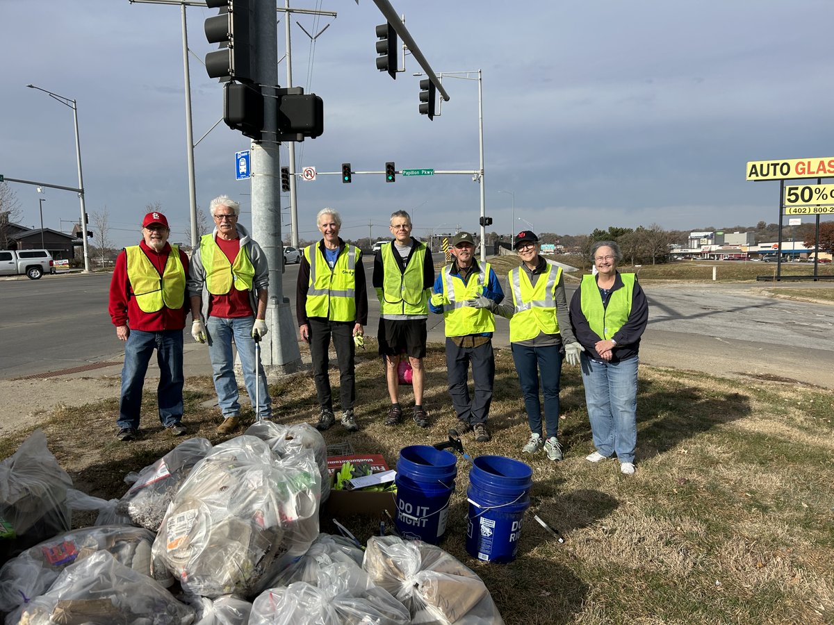 BBPOmaha's tweet image. Imagine what the place looked like before these volunteers did their thing. 60 min. 18 bags. 8 amazing humans. #committoclean #volunteersrock #makeadifference #stashyourtrash
