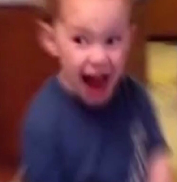 Rosalia cantando por Rocio Jurado, Se nos rompió el amor, en frente de Rauw Alejandro estoy chillandooooooo