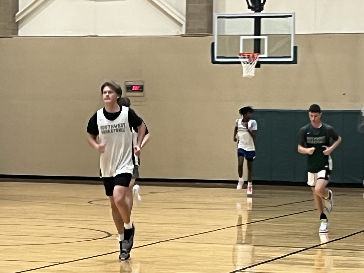 LPSAthletics's tweet photo. Hawks are hitting the gym for boys basketball 2023-24. Good luck Hawks!! #GOLSW #GOLPS #GETINVOLVED https://t.co/Q9bRHmWgCL