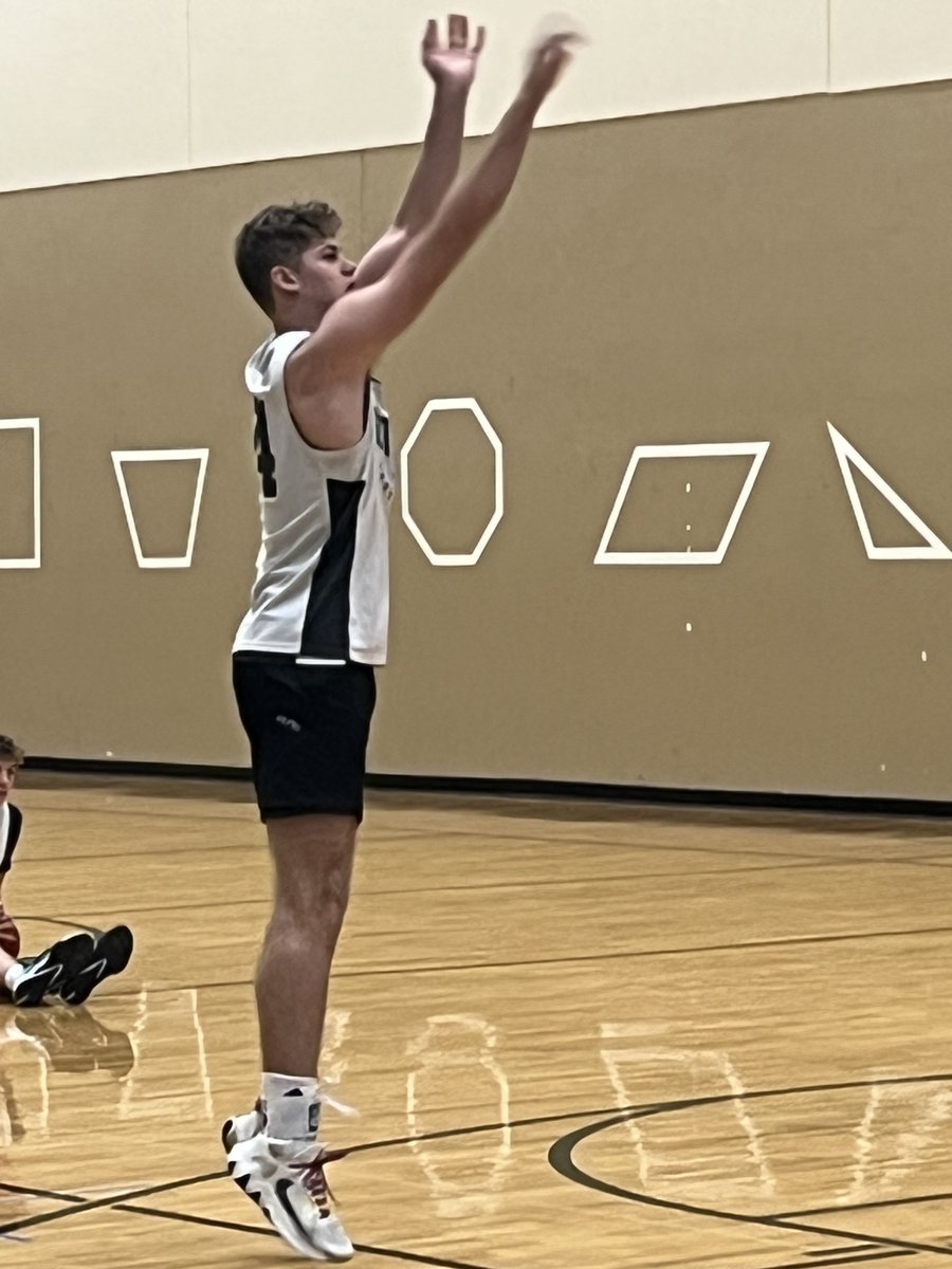 LPSAthletics's tweet photo. Hawks are hitting the gym for boys basketball 2023-24. Good luck Hawks!! #GOLSW #GOLPS #GETINVOLVED https://t.co/Q9bRHmWgCL