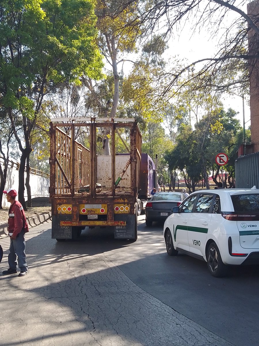 Lealamimir's tweet photo. El problema // el causante https://t.co/gFF3fV6tgu