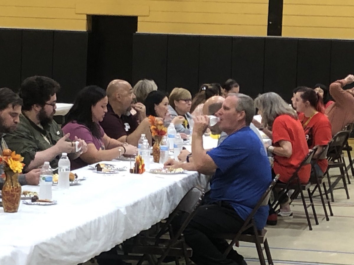 SpringWoodsHigh's tweet image. Spring Woods staff enjoying a meal together!  We are grateful to have a great staff!!  #tigerproud