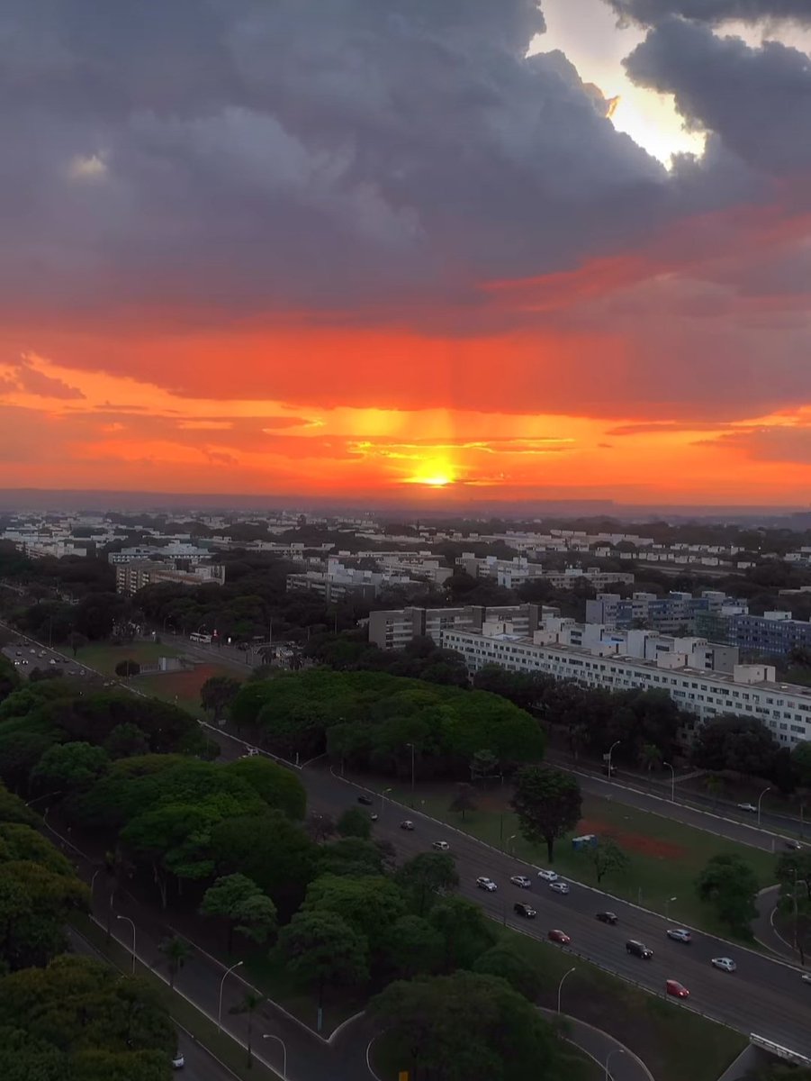 Assim findo o dia...perfeito!! Céu de Brasília..