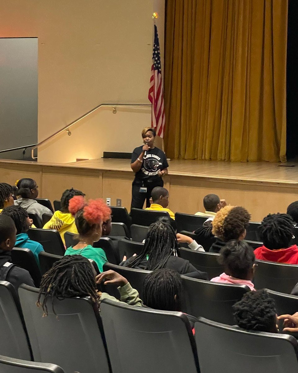 APSSylvanHills's tweet photo. Special thanks to @carverpbsa and @APSCarverEC for coming and speaking with our 8th graders on Transitional Thursday. Our scholars are excited about high school. 

#cravercluster #sylvanhillsmiddleschool #transitionalthursday https://t.co/SWNYeei4u2