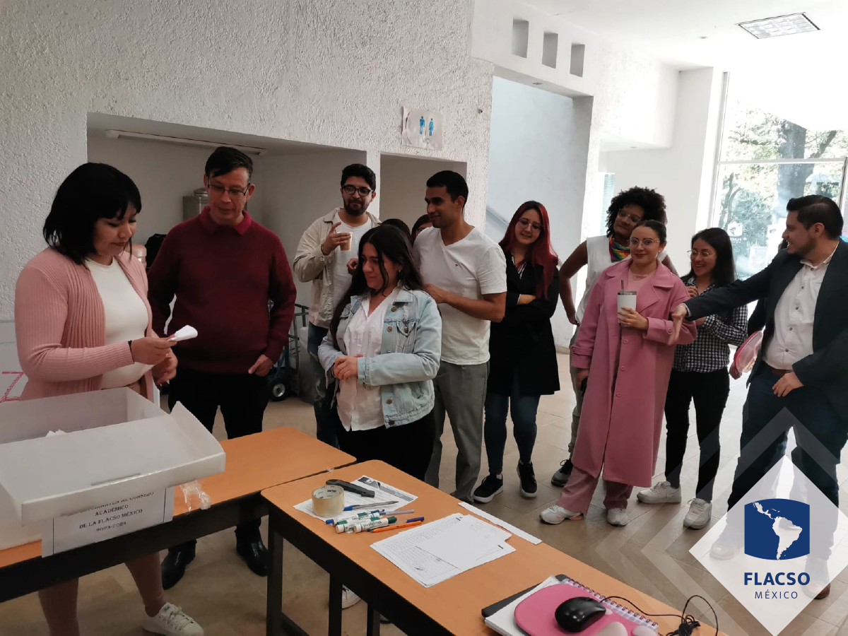 FlacsoMx's tweet photo. Brayan Stick Villalba Moreno, estudiante de la #MGAP, fue elegido como representante titular y Dafne Diaz Lira, estudiante de la #MPYD, como representante suplente, de acuerdo con los resultados de la elección de la representación estudiantil de #FLACSOMéxico 2023.
¡Felicidades! https://t.co/yGYY6Lqgz1