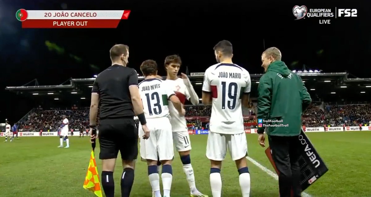 João and João replaces João and João