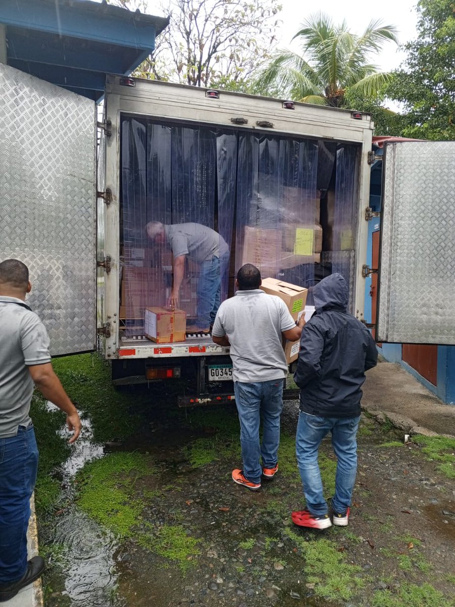 CSSPanama's tweet photo. #BocasdelToro 
Personal del Centro de Distribución de Chiriquí de la @CSSPanama, continúa con la distribución de medicamentos e insumos médicos en los hospitales de Chiriquí Grande y Almirante, en la provincia de Bocas del Toro.
#CSSPanamá https://t.co/sfUA4QKTMp