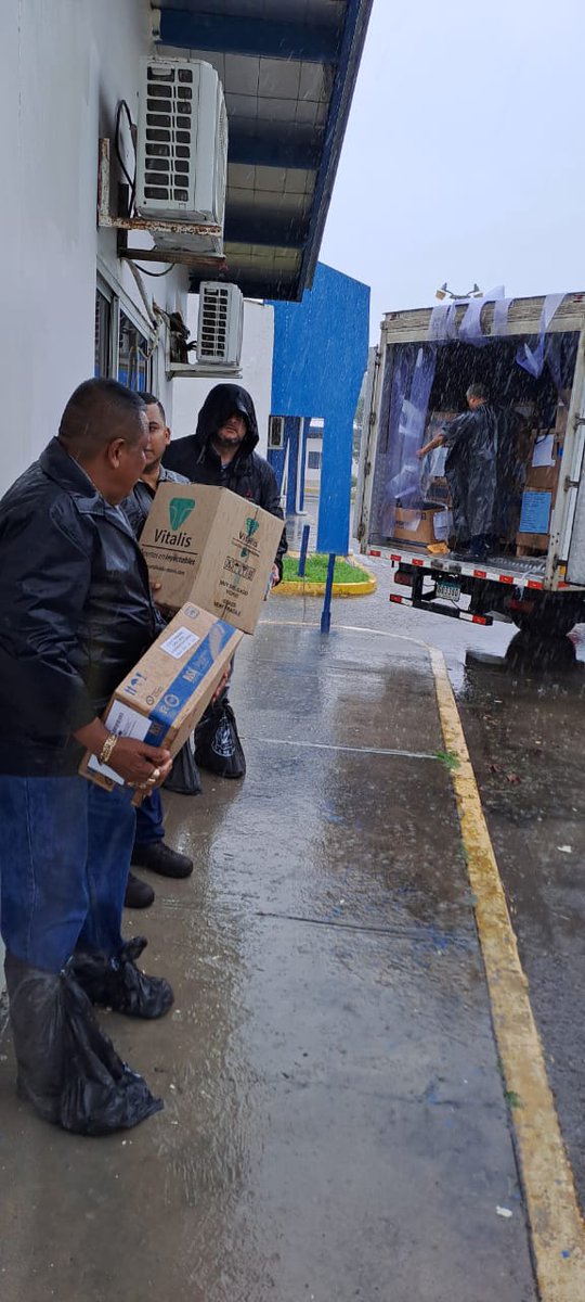 CSSPanama's tweet photo. #BocasdelToro 
Personal del Centro de Distribución de Chiriquí de la @CSSPanama, continúa con la distribución de medicamentos e insumos médicos en los hospitales de Chiriquí Grande y Almirante, en la provincia de Bocas del Toro.
#CSSPanamá https://t.co/sfUA4QKTMp