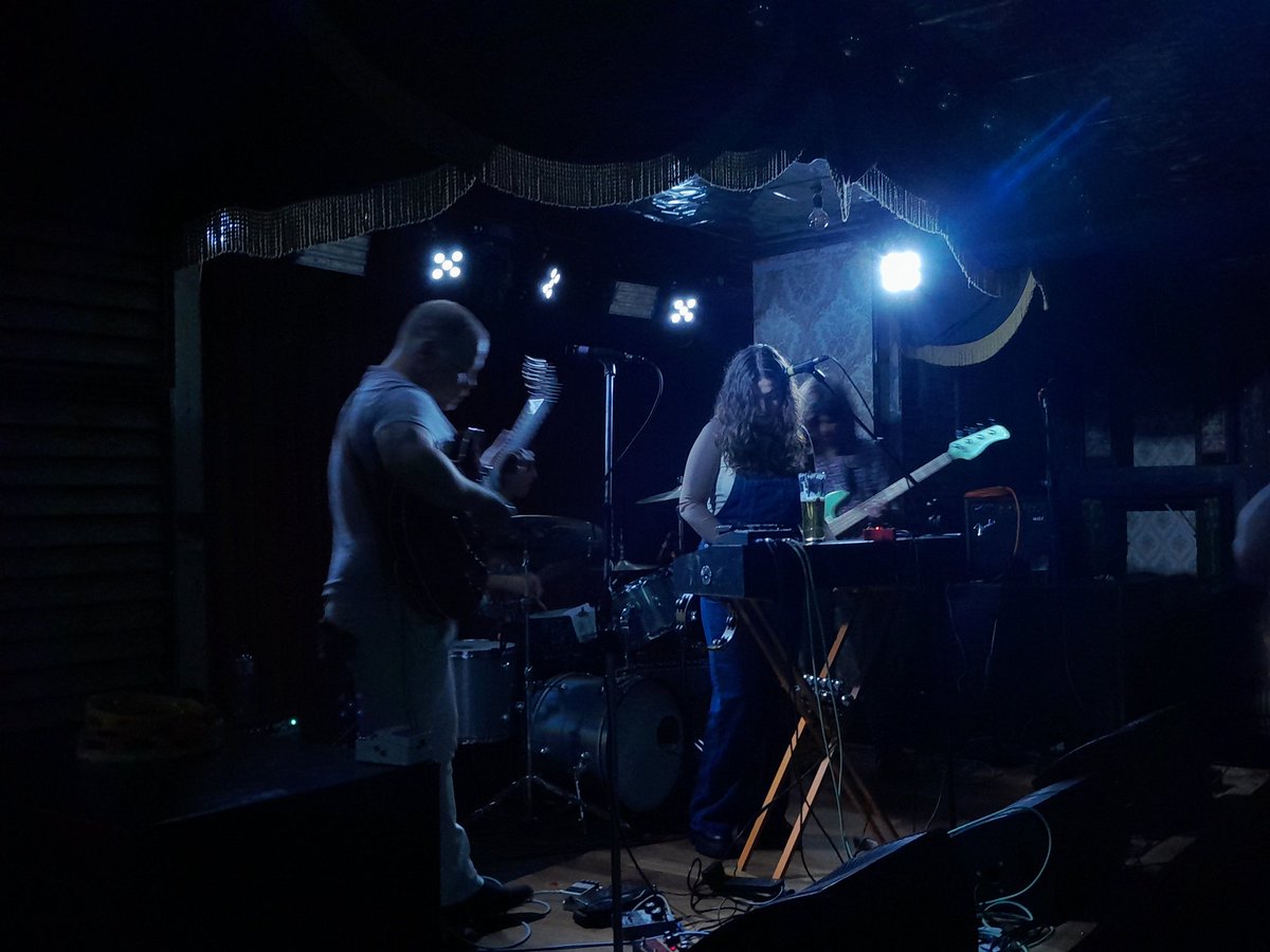 chunky66's tweet image. Great to catch Thee UFO on stage @WorkmansDublin tonight,
Support for @Godcasterband

@foggynotions
@theGOOdublin
#TheGoo #thegoingoutoutguide #Dublin #livemusic #HaveYouGotTheGoo