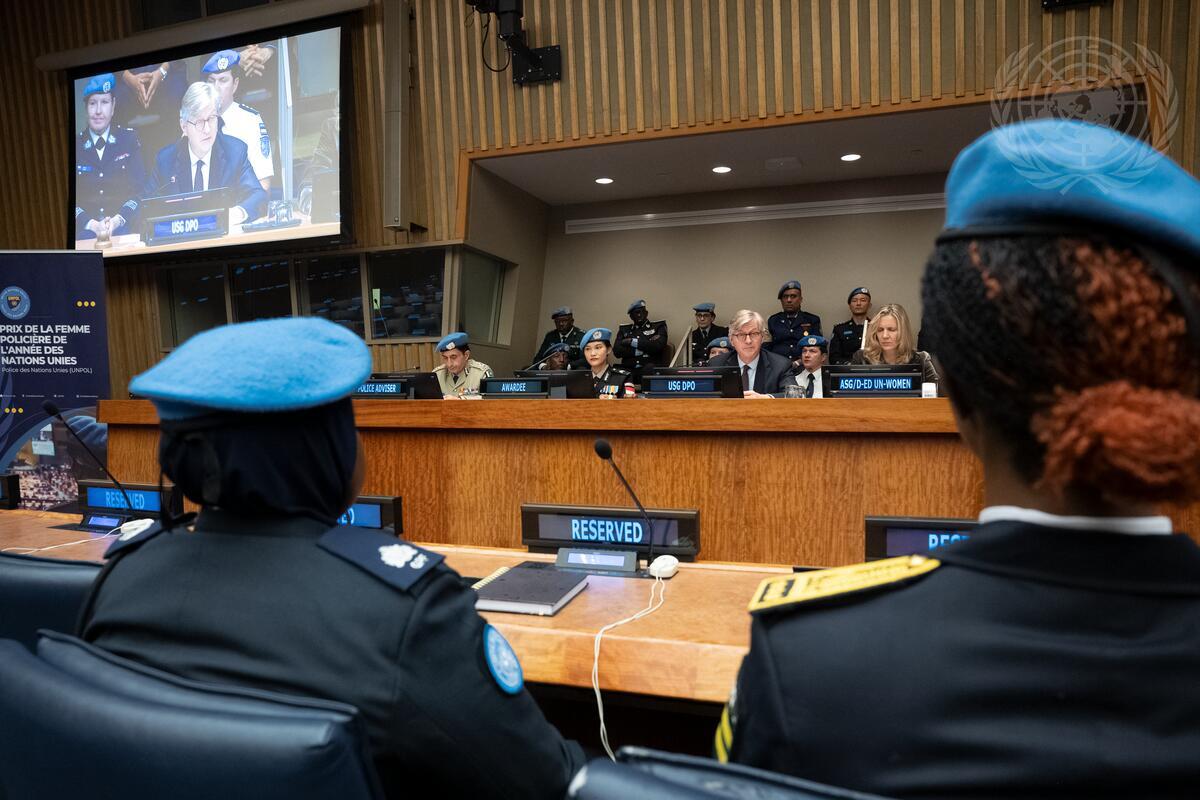 UN_OROLSI's tweet photo. I congratulate the Woman Police Officer of the Year awardee, Police 1st Sgt. Renita Rismayanti of #Indonesia, for her innovative contributions to peace, security & peacebuilding in @UN_CAR & breaking gender barriers.
Read more: https://t.co/QrELj85esw
#UNPoliceWeek https://t.co/ZeNmdAV9zW