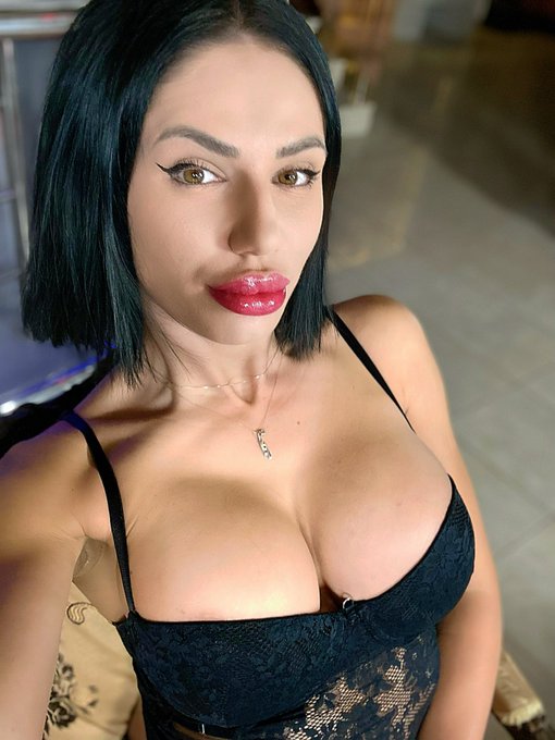 💋  Available for sessions for the next hours📸 https://t.co/EnXYWs0qn1