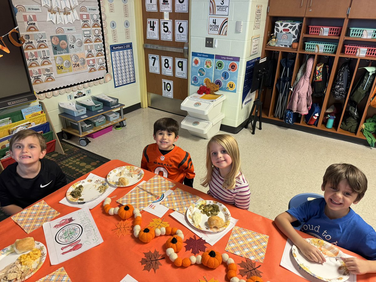 BeAoKInKinder's tweet photo. Today was Friendsgiving in Room 120! Our friends loved trying new foods and celebrating Thanksgiving together! The class favorite was pumpkin pie, with turkey as a close runner up! @Brookwood_HCSD #ChadAndGlaabOnTheMove #BigBlueOnTheMove #BeBrookwood #KindersCan https://t.co/ITM3ojgXhX