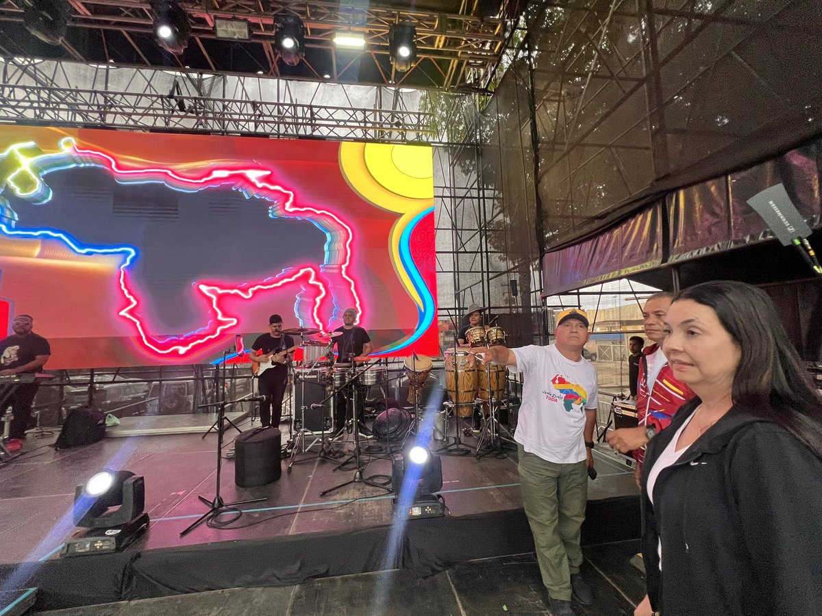 comandosergioh's tweet photo. En minutos iniciaremos un canto por el Esequibo desde Ciudad Bolívar, junto a nuestro pueblo y de esta manera seguir en defensa de la Patria 𝐕𝐞𝐧𝐞𝐳𝐮𝐞𝐥𝐚 𝐓𝐨𝐝𝐚
#ElEsequiboEsMío https://t.co/66kRBlh6Gn