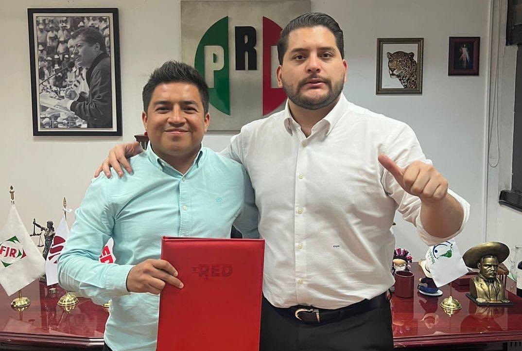 MoribaVa's tweet photo. La @LaRedOficialMx Oaxaca exigimos la expulsión de esta persona quien presuntamente se ostenta como Srio. Gral. de nuestra Organizacion. Los jóvenes del @PRIOaxaca_ queremos unidad en torno a nuestro partido y no favoreciendo eventos Oficiales de la 4T.  FUERA TRAIDORES!!! https://t.co/cyit2ibhLq
