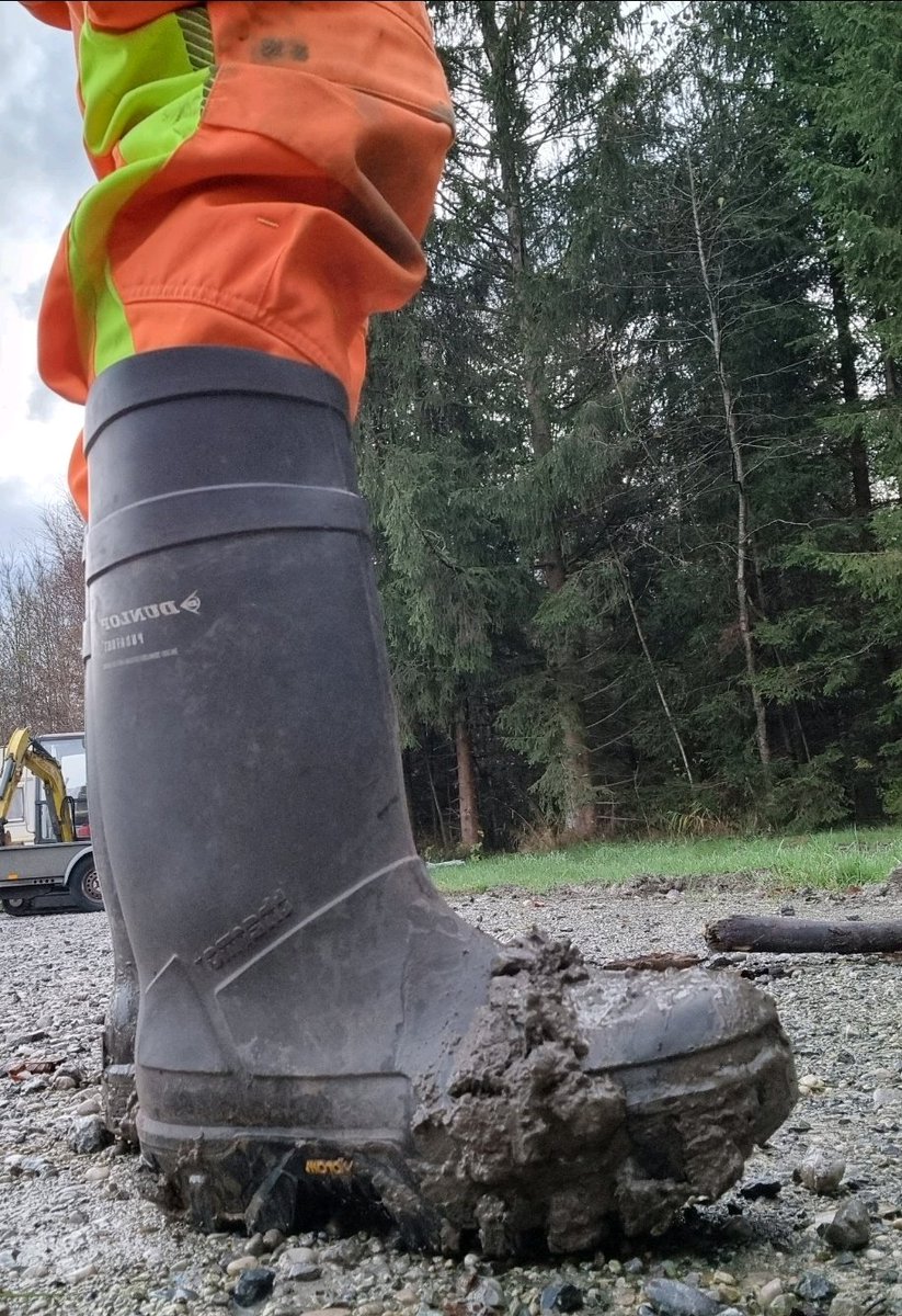 MatzeGS30's tweet photo. #dunlop #thermos #explorer #vibram #stiefel #warnschutz #workwear #e.s. #strauss #motion2020 https://t.co/rdh0W8wjbb