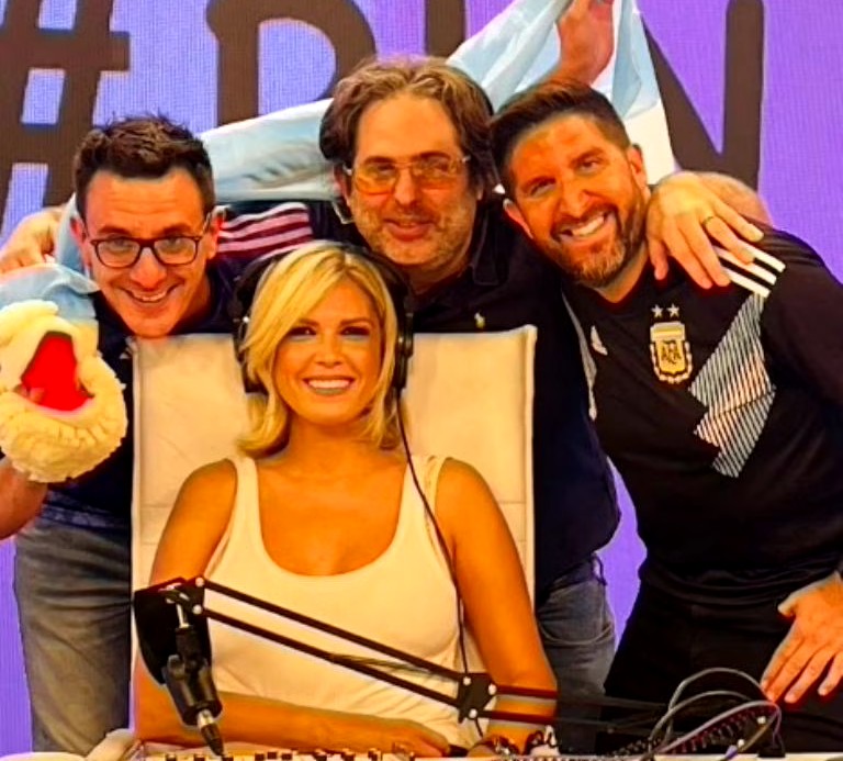 Eri4582's tweet photo. Va ser hermoso ver todo el RBÑ.juntos! 🥳🥳🥳🥳
Vamoooo. 👏👏👏
@javierlanari @vivicanosaok @ezequielmauro @JorgeGiacobbe #Dragani
#Viviana1079
@Observador1079 https://t.co/WXBX1OhHFl