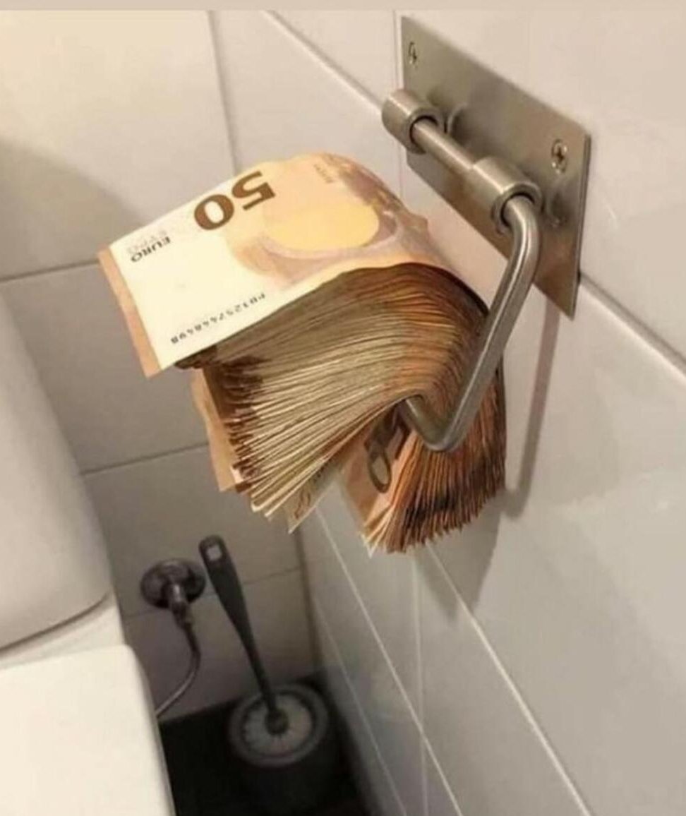RoisFlaen's tweet photo. There are situations when toilet paper has greater value than paper money...☝️🤫😂 https://t.co/2zycV2wWem