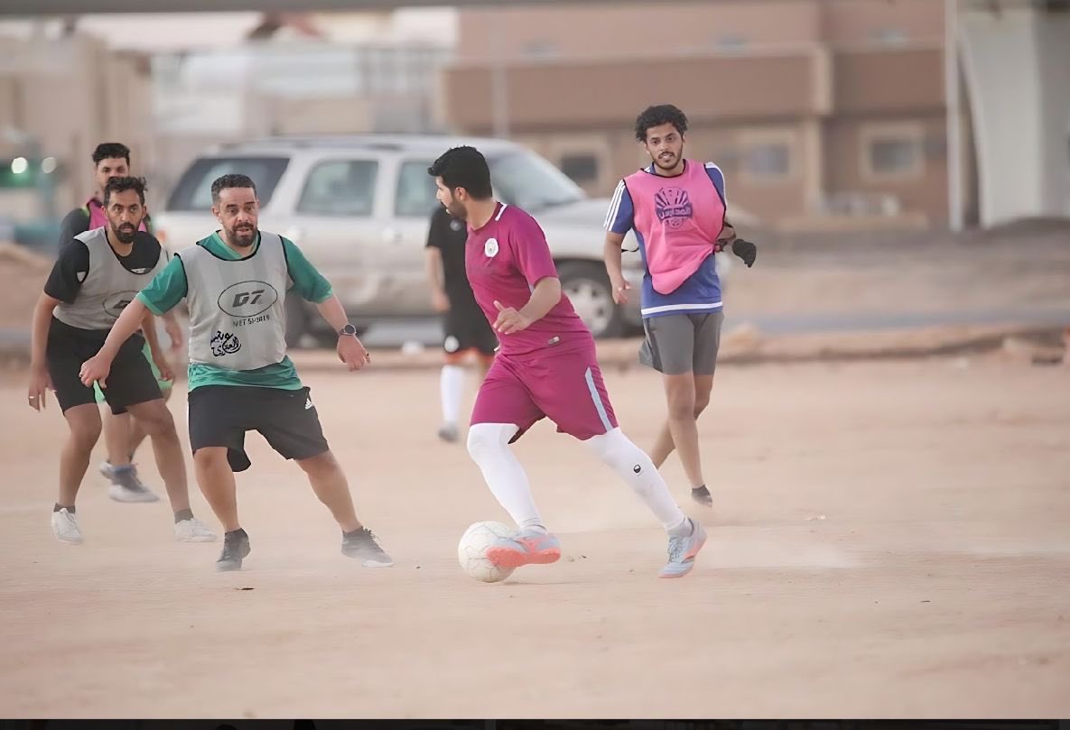 السلام عليكم ورحمه الله وبركاته
لازالت تمارين الفريق مستمرة وارتفاع في المستوى. واللياقة لدى أغلب اللاعبين ما مميز التمارين خلال هذا الأسبوع 
بالتوفيق للملوك يارب🌹🌹🌹