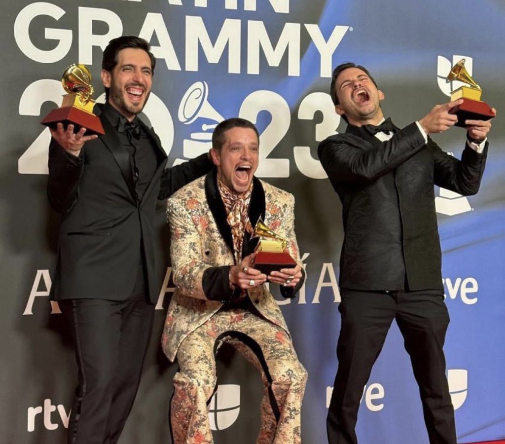 Un orgullo para Venezuela, hoy 
ganaron los premios Grammy: <a href="/HuascarBarradas/">Huáscar Barradas</a> y la Orquesta Sinfónica Simón Bolívar <a href="/elsistema/">El Sistema</a> con “Mejor álbum de música clásica”, <a href="/LassoMusica/">lasso</a> por “Mejor canción pop rock” y <a href="/luisfborjas/">Luis Borjas</a> con “Mejor álbum tropical contemporáneo”.#GrammyLatinos .