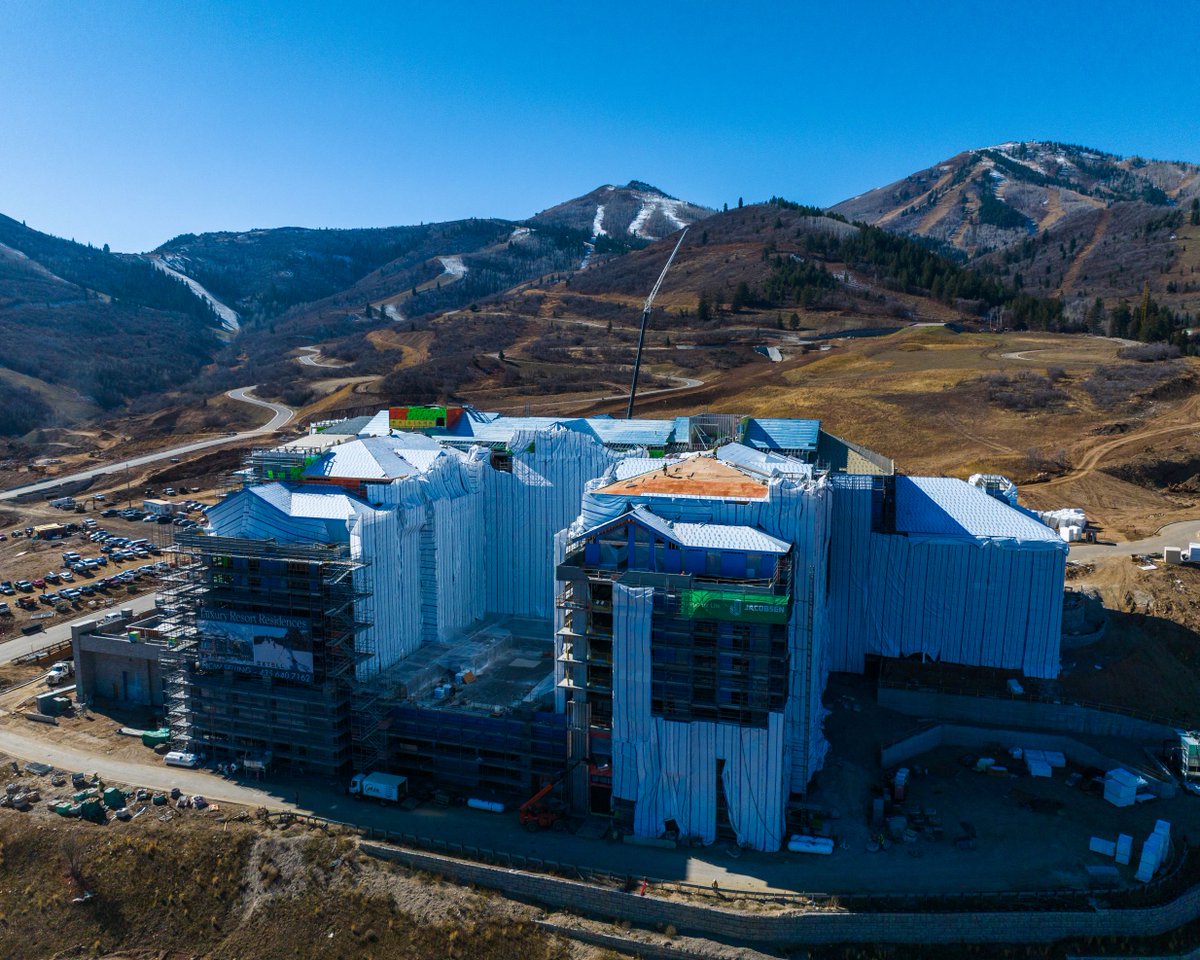 JacobsenBuilds's tweet photo. There is so much to get excited about on the Mayflower ski area campus! These striking progress photos show the 1st structure being built there: the MWR Hotel &amp; Conference Center. Cheers to @ExtellDev for their vision on this project!

#BuiltForLife #JacobsenPartners https://t.co/4Mx05uiymd