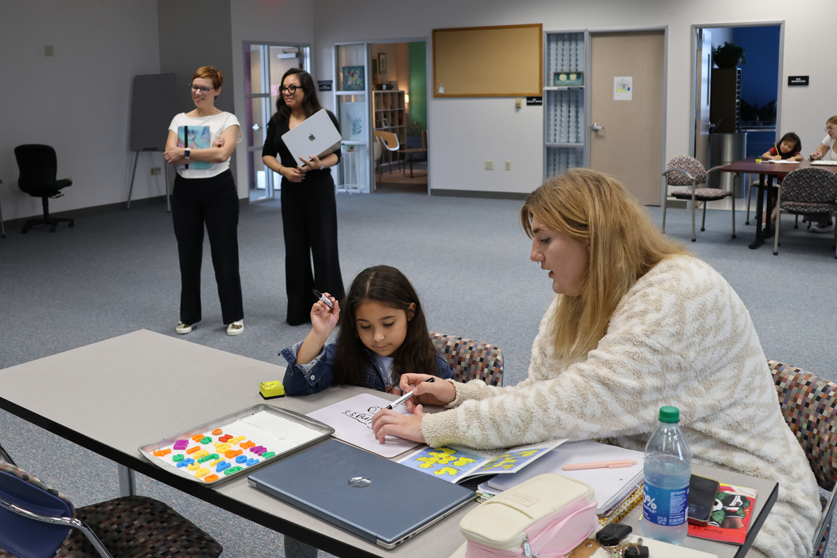 TAMUCCCOE's tweet photo. Undergraduate pre-service teachers in Dr. Bethanie Pletcher's Reading Assessment and Intervention course have been tutoring elementary students on the TAMU-CC campus weekly, under the supervision of doctoral students. Full album: https://t.co/nFQ5ep4NrG
#TAMUCC
#WeTeachTexas https://t.co/xZCDz6ZM0a