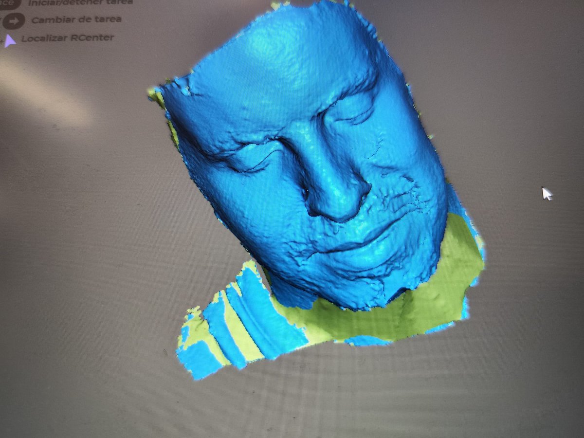 IESLomoH's tweet photo. 1º SMR emplean herramientas de escaneo tridimensional dentro del proyecto de innovación del #IESLomodeLaHerradura. Esto permite explorar aplicaciones avanzadas en 3D, relativamente novedosas en el contexto educativo. #EducacionIntegral #InnovaFpCan #espaciomaker @educaciongob https://t.co/Xf47K5erkl